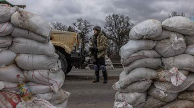 Украина сохраняет контроль над столицей, жители Мариуполя бедствуют