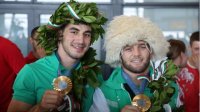 Болгария торжественно встретила своих олимпийских чемпионов по борьбе Семена Новикова и Магомеда Рамазанова