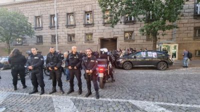 Полицейский скончался во время охраны протеста у парламента