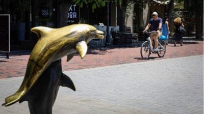 Солнечная погода с летней температурой