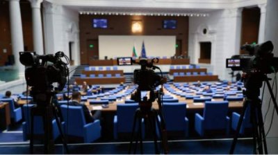 В парламенте состоится голосование по второму вотуму недоверия правительству Желязкова