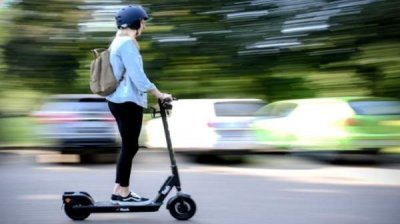 Депутаты повысили возраст для управления электросамокатом