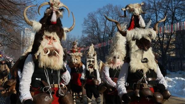 В январе в Болгарии выходят ряженые прогонять злые силы