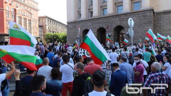 Оппозиция призывает к протесту у парламента