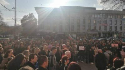 Трагическая гибель 12-летней девочки при ДТП вызвала протесты против &bdquo;войны на дорогах&rdquo;
