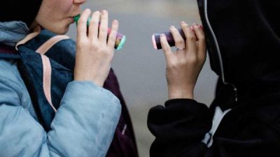 Министр Борислав Гуцанов на открытом уроке о рисках вейпов, "веселящего газа" и дизайнерских наркотиков