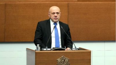 Вице-премьер выступает против перенаправления средств из фонда сплочения на оборону