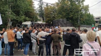 Сторонники Ахмеда Догана отправились в "Поход за демократию&rdquo;