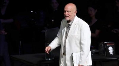 Джона Малковича наградили плакеткой "За вклад в развитие культуры"