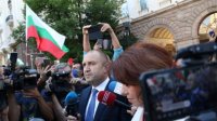 Граждане протестуют в поддержку президента Радева