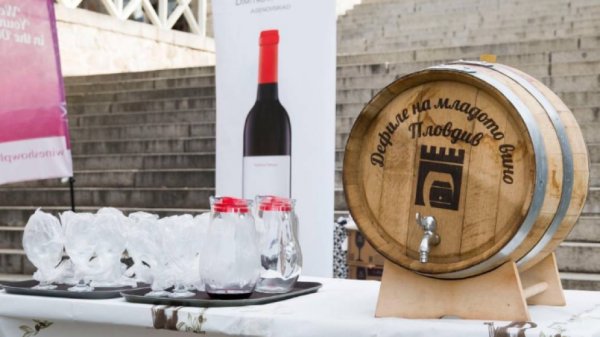Фестиваль молодого вина в Старом Пловдиве очаровывает ароматами и духом традиций