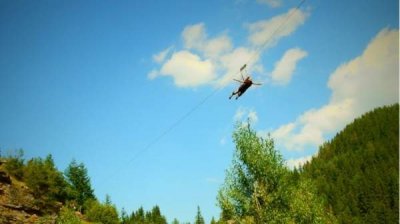 Воздушный аттракцион с рекордной протяженностью в горах у Чепеларе