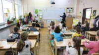Записывают 400 украинских детей в школы Пловдива и области