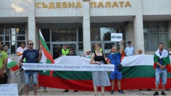 19-й вечер антиправительственных протестов и наказания для сотрудников полиции