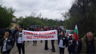 Протесты по всей стране против "войны на дорогах"