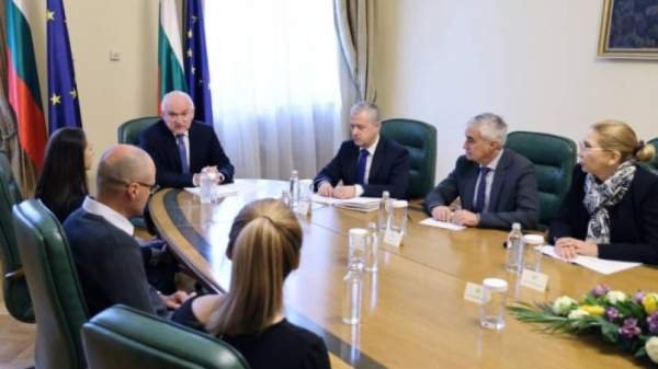 Премьер-министр: Ищем возможности освобождения болгарских моряков с Galaxy Leader