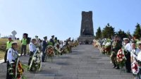 Тысячи болгар почтили героизм ополченцев на Шипке