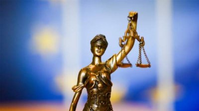 ЕК призвала к ускорению судебной реформы и борьбы с коррупцией