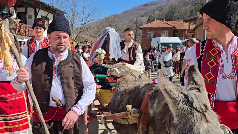 Мужчина выступает в роли невесты в обычае &laquo;Бесплодная свадьба&raquo; в селе Чифлик