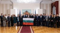 Президент Румен Радев вручил государственный флаг членам 31-й антарктической экспедиции