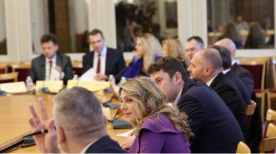 Парламент отбросил вето президента по особому управляющему "Лукойл"-Бургас