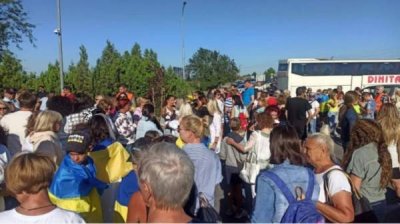 Новая волна украинских беженцев направилась к курорту &bdquo;Солнечный берег&rdquo;