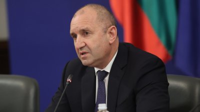 Премьер обещал, что минимальная зарплата не будет заморожена