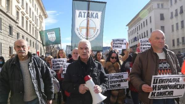 Националисты из партии „Атака” протестовали перед ЦИК