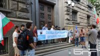 Участники протеста против правительства оккупировали ЦИК