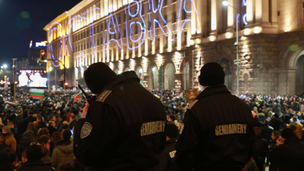 Полиция арестовала более 40 человек на масштабной акции протеста в Софии