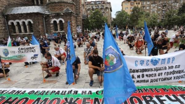 Полицейские вышли на протест в столице