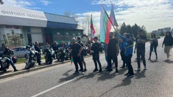 Жители Харманли снова протестуют из-за центра для беженцев в их городе