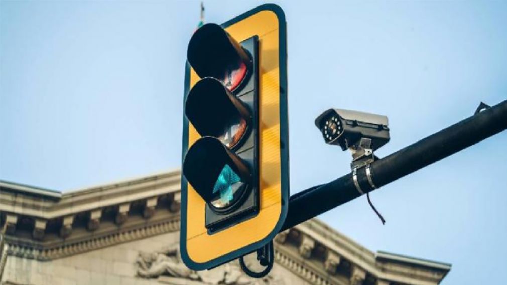 Парламент одобрил видеонаблюдение на светофорах и регистрацию электросамокатов