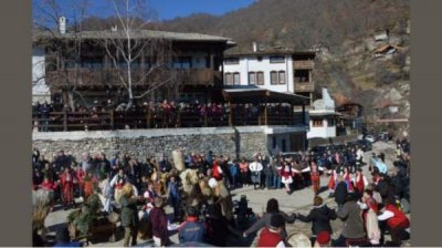 Красное вино, да ракия; изгнание медведя из виноградника; змей-защитник села и отличные возможности для туризма &ndash; Делчево празднует со своими соседями из Северной Греции