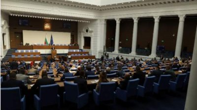 В первом чтении: парламент одобрил снижение стоимости платного обучения