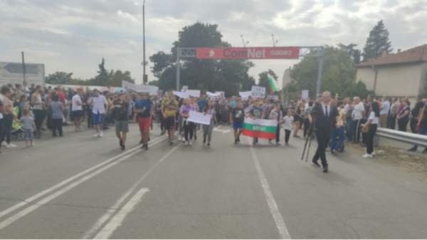 Столкновения с полицией на протесте в Айтосе