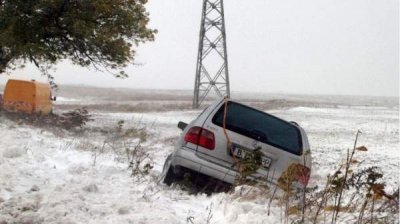 Отключения электричества из-за снега и ураганного ветра в более 100 населенных пунктах Север-Восточной Болгарии