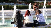 Более трети молодых людей в Болгарии работают, 14 % не учатся и не работают