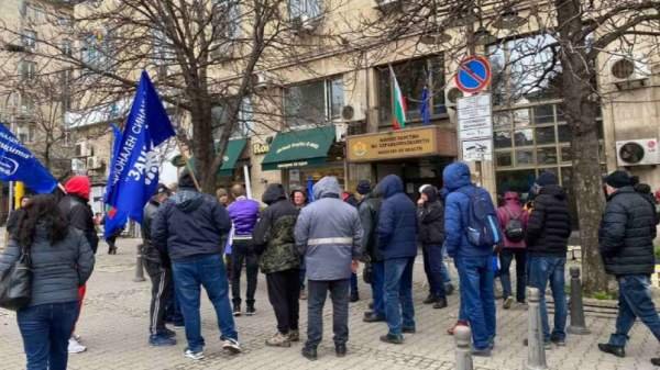 Водители скорой помощи протестуют из-за низких зарплат