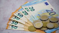 Введение евро в стране прошло гладко, но граждане страдают от роста цен