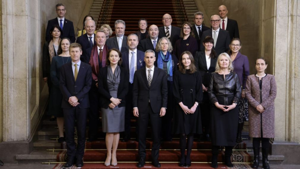 Премьер представил политику служебного кабинета перед послами стран ЕС