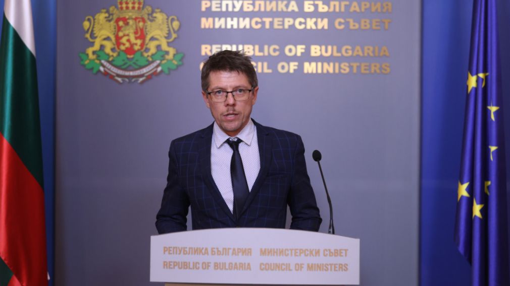 Служебный вице-премьер по вопросам честности выборов подал в отставку