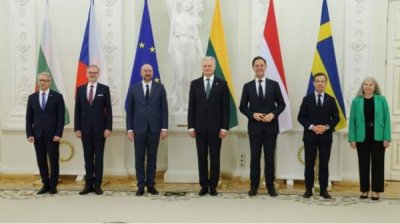 Премьер Денков призвал ЕС продолжить поддерживать оборону Украины и отменить как можно скорее проверки на сухопутных границах Болгарии и Румынии в рамках Шенгена