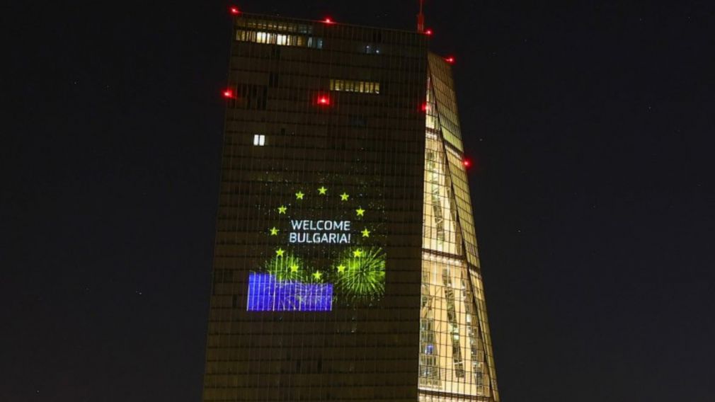 На здании ЕЦБ во Франкфурте засияла надпись &laquo;Добро пожаловать, Болгария&raquo;