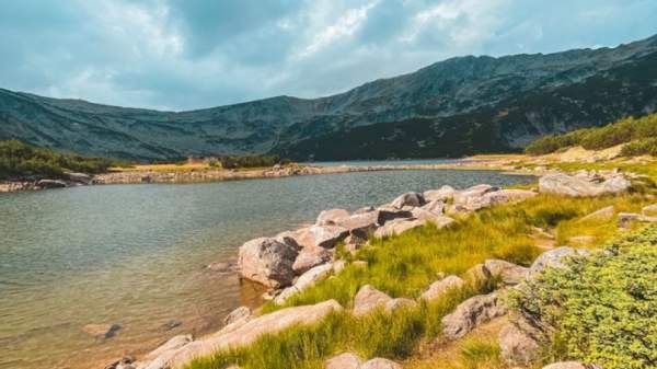 Тепло и солнечно, местами возможны осадки