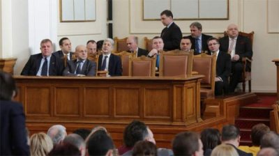 После вотума недоверия правительству &ndash; ничего нового на политическом небосклоне