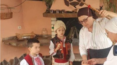 От арбузного меда до Дервишова дня &ndash; восемь аутентичных традиций и умений дополнили список "Живых человеческих сокровищ" Болгарии