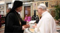 Папа Лев XIV получил в дар от БПЦ серебряные монеты с изображением болгарских монастырей