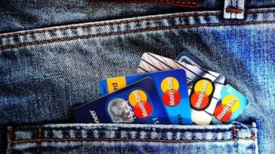 За три месяца средняя зарплата в Болгарии возросла на 5.3% до 2572 лв.