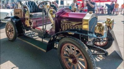 Автомобиль с огненными фарами 1906 г. будет участвовать в юбилейном параде автоклуба &laquo;Ретро&raquo; в Бургасе